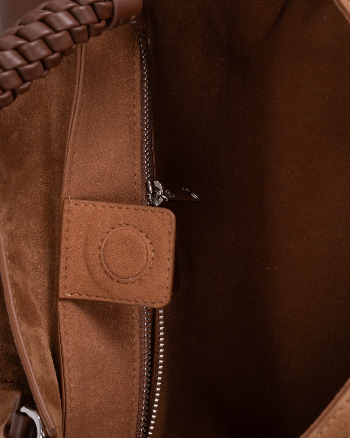 shop ORCIANI  Borsa: Orciani borsa "Sveva Peach" Media.
Tasche: taschino interno con zip
Chiusura: patta con bottone magnetico
Funzionalità: apertura a scomparsa sulla parte alta della patta, manico intrecciato scooby a spalla e tracolla regolabile removibile
Dettagli: finiture palladio
Dimensioni: Larghezza: 32 cm / Altezza: 24 cm / Profondità: 15 cm.
Composizione: 100% Pelle.
Made in Italy.. BT2006 PEA-SELLA number 441103